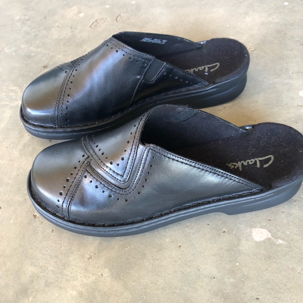 Clarks leather clog. 9 wide